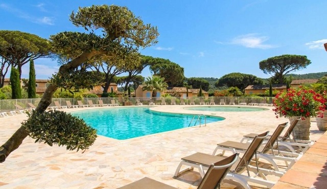 House for 4 people with air conditioning in a private domain with a pool located in Gassin