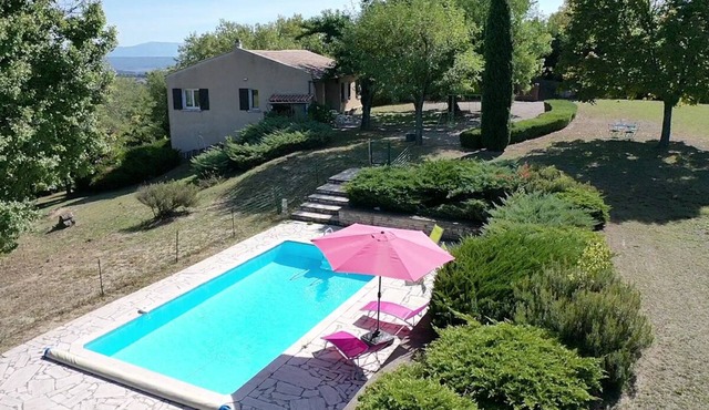 House in Forcalquier, Luberon, large plot, swimming pool and panoramic views