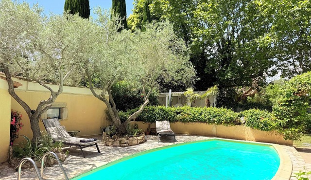 HOUSE OF 3 BEDROOMS 10 MIN WALK FROM THE CENTER OF SAINT REMY DE PROVENCE