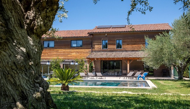 House on ST REMY for 12 people, 16X6 heated swimming pool