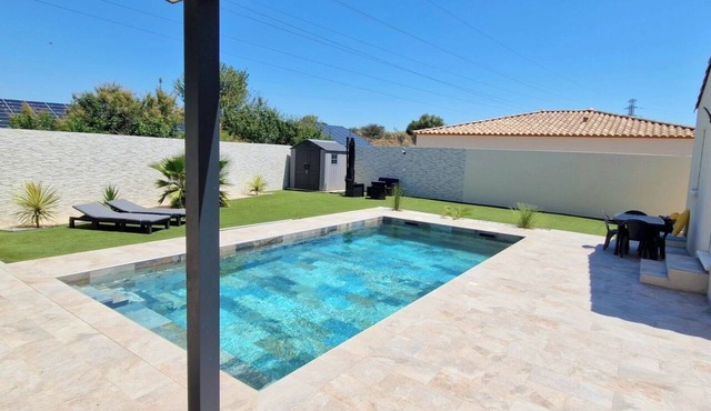 House (villa) with a private pool and no neighbors in sight, in the South of France.