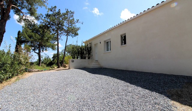 House with a garden near Pézenas, between the sea and the mountains