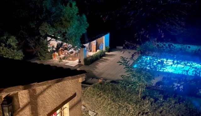 House with swimming pool in large garden in the heart of Provence - walking distance to town