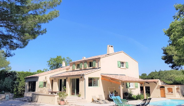 House with swimming pool in Provence