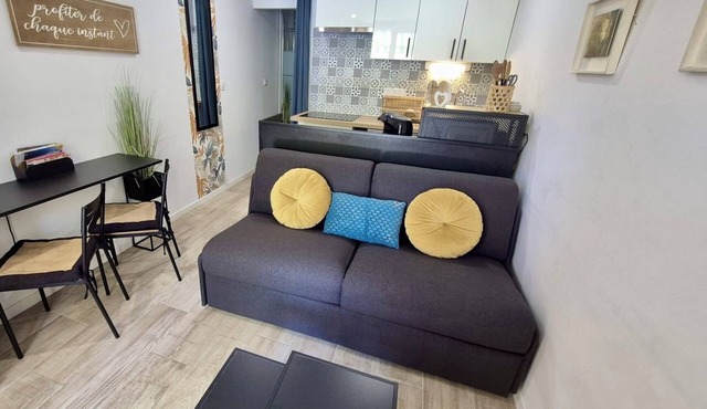 House with swimming pool and beach parking 15 minutes away on foot