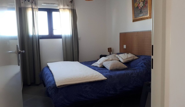 Ideally located apartment, 200m from Sarail beach, left bank.