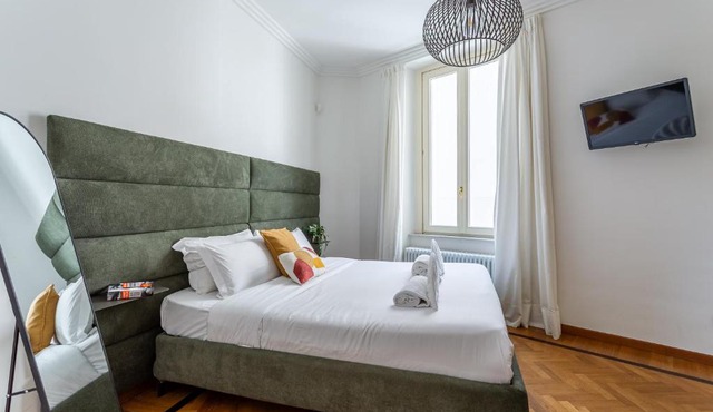 iFlat Stylish Crispi 20 Exclusive Apartment