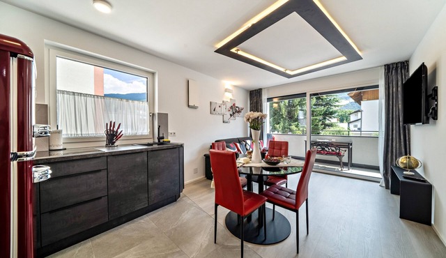 "Il Cuore Rosso" holiday flat - new build in the centre with mountain views, balcony and AC