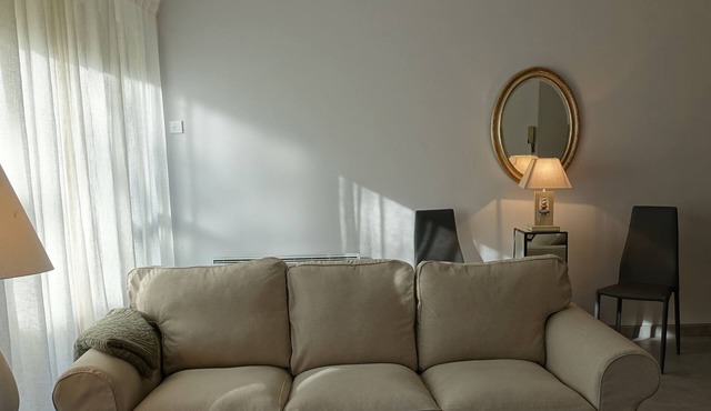 In the heart of Les Lices * Historic center - air-conditioned - private parking on site
