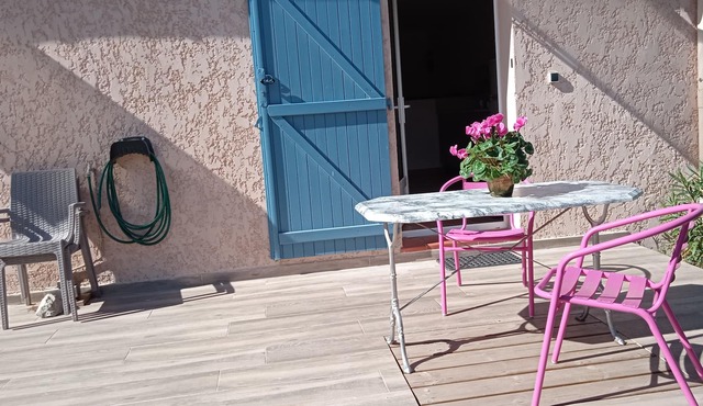 In the heart of Parc des Calanques. Air-conditioned accommodation with terrace.