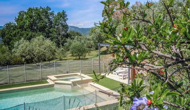 In the heart of the Luberon, spacious house in Grambois, private pool