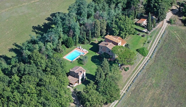 Charming Tuscany Country House with private pool, barbecue & table tennis