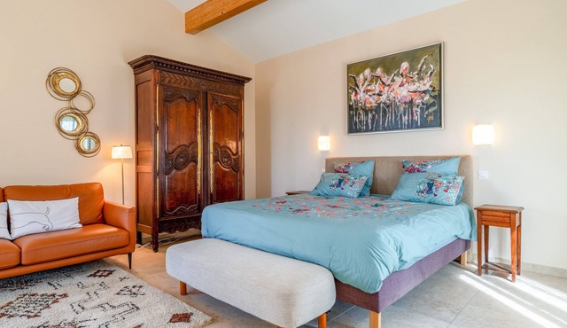 “Jamin” Room with Private Terrace, Wi-Fi, and Air Conditioning