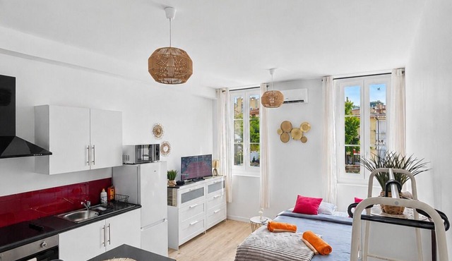 L'Estival—new, downtown, air conditioning, 7-minute walk from the train station