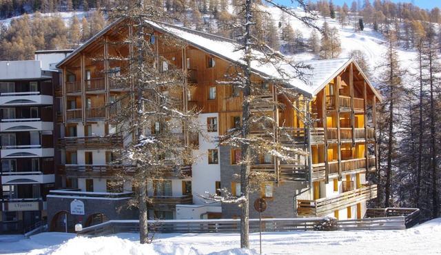 L' IDEAL at Ecrin des Neiges.