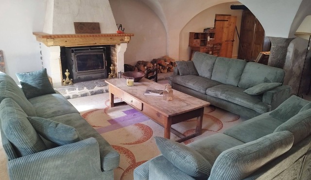 La Grande Maison Du Queiras - in the heart of Ville-vieille *Special group offer