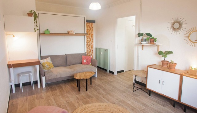 La Mazarine –Studio Comfort in Les Milles between Aix TGV and