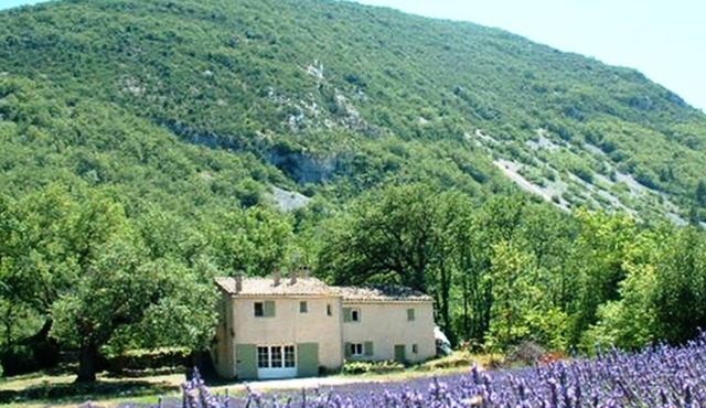 La Pommerie, beautiful cottage in the heart of the Luberon, in the village of Castellet