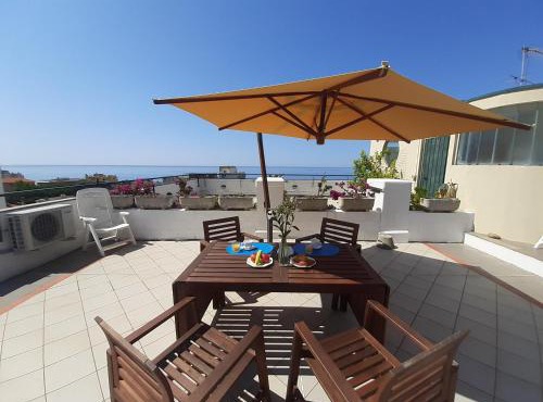 La terrazza tra il Mare e gli Ulivi by Holiday World