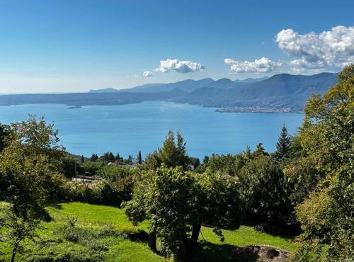 Lake Garda View Villa for Groups 4BR, 3 Baths, Garden & BBQ