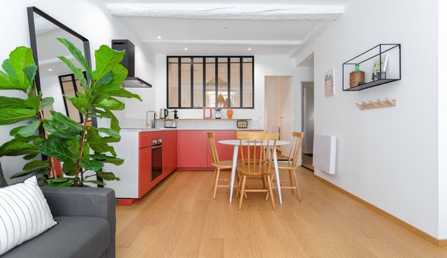 Large 1BR - 100m sea - Free Parking - First Floor