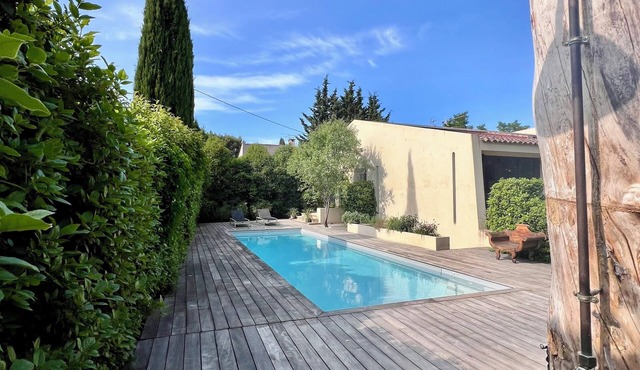 Large house with swimming pool in a quiet location, rated 4 stars