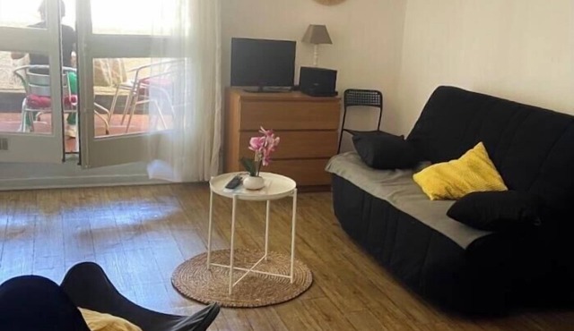 Large studio with terrace and enclosed parking lot with 160 cm bed