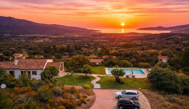Large villa with private pool, surrounded by greenery, sea view - Costa Smeralda