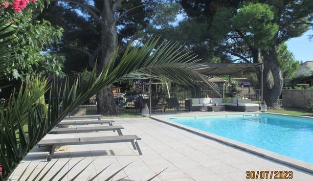 Le Beaulieu LE CIGALOU studio in villa with swimming pool