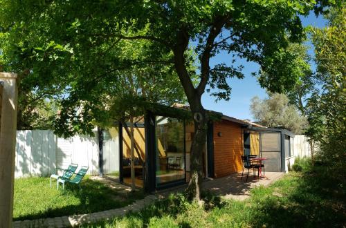 Le mazet des amants, cabane en bois avec jacuzzi privatif