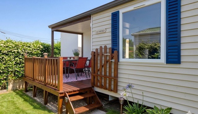 Le NavyKo – Sea & Lake View, AC, Wi-Fi – Pets Stay Free