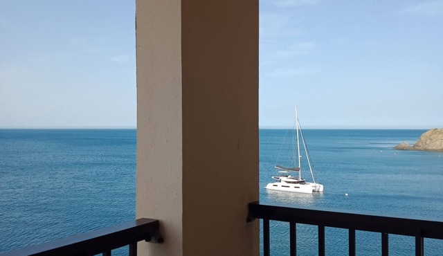 Les Roches Bleues: A balcony overlooking the sea, free Wi-Fi, free locked garage