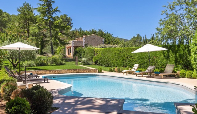 Li Cigalo Bonnieux: Provençal farmhouse with a secure pool
