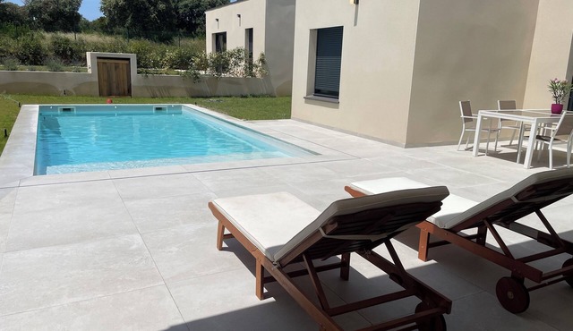 Lodge des Garrigues Swimming pool & Garden/terrace