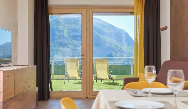Lodge le Soleil: Yellow Design & 360° View