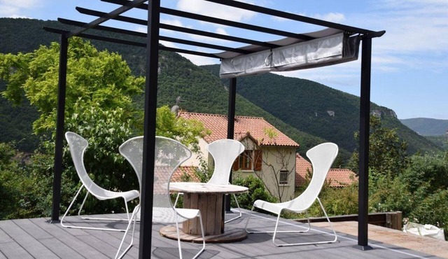 Loft Cocoon: Mountain View & Private Jacuzzi in Mostuéjouls