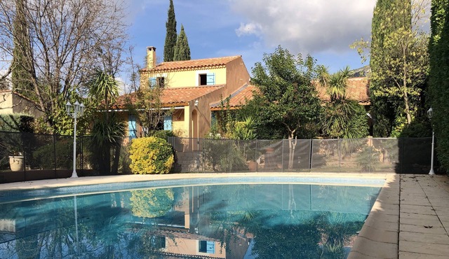"Lou mas del Flore" Villa 180 m2 between sea and hills of Provence.