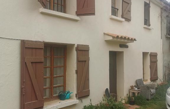 Loue maison de village à Hyères/les Borrels