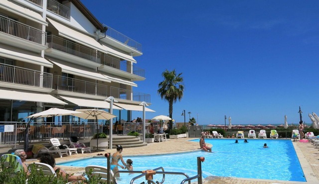 Lovely apartment for 4 people with A/C, pool, internet, TV, terrace and pets allowed