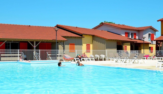 Lovely apartment in villa for 6 guests with A/C, pool, WIFI, terrace and pets allowed