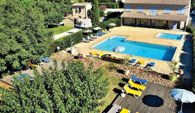 Lovely home in Raphèle-lès-Arles with WiFi