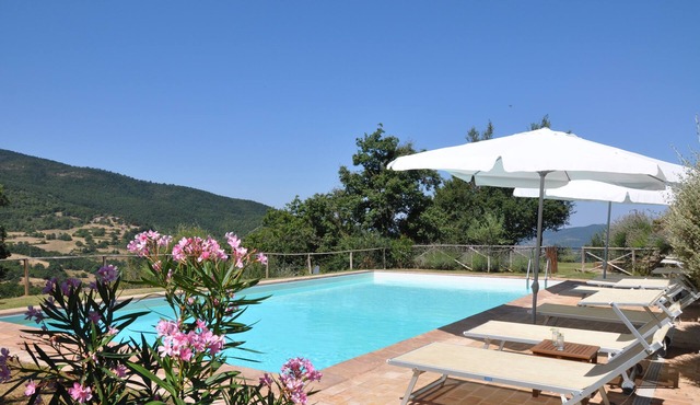 Luxurious holiday villa with private pool in Umbria, Italy