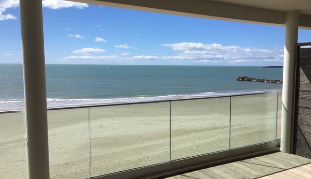 Luxury 2 bedroom 1st line beach apartment 80 m2 + 33m2 terrace!