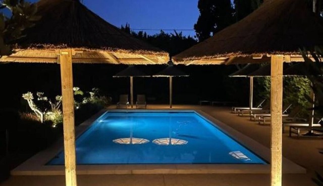 LUXURY FAMILY STAY IN ST REMY DE PROVENCE WITH HEATED POOL