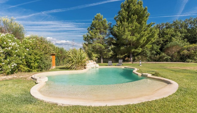 Luxury villa with pool, peaceful setting, 20 min from Aix-en-Provence