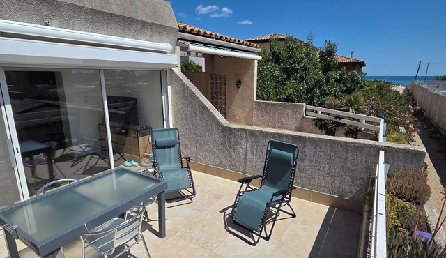 LUXURY RENOVATED T2 APARTMENT ON THE WATERFRONT. Wi-Fi