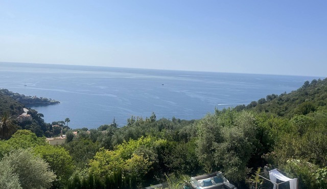 Luxury studio suite in artist Villa with sea view