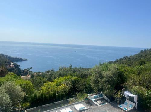 Luxury studio suite in artist Villa with sea view
