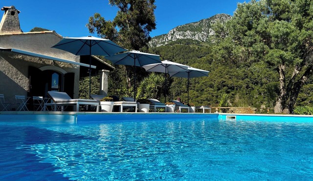 Luxury Villa, large private pool, A/C, amazing views. Indulge yourself