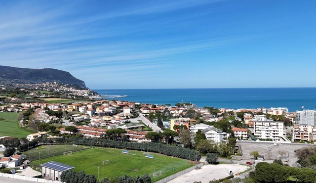 M390 - Marcelli, delightful villa with sea view